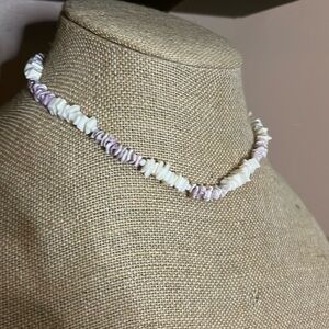 😄Vintage puka shell choker necklace purple and white